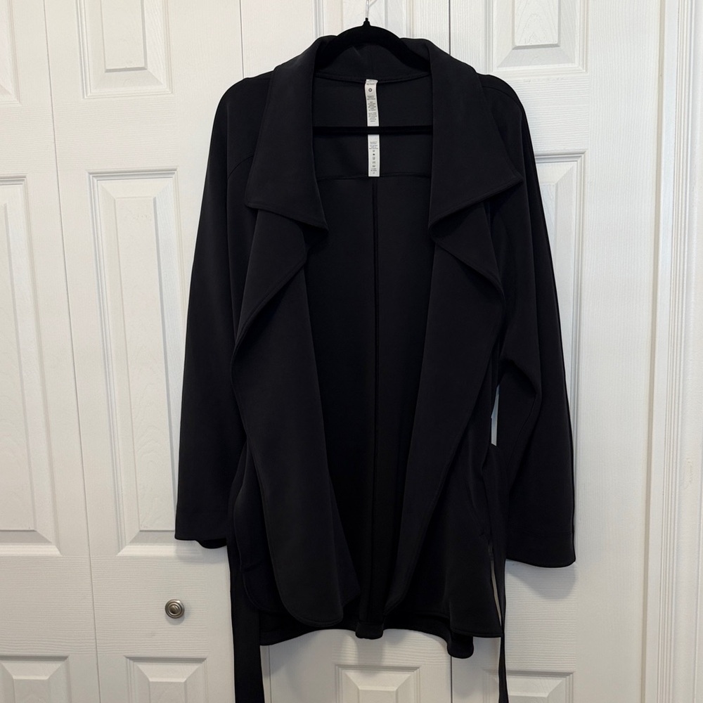 Lululemon Black Wrap Belted Women's Jacket in excellent condition. XL/XXL - Picture 3 of 6